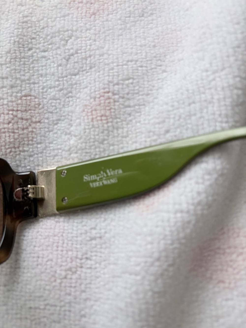 Vera Wang Brown Tortoiseshell Women's Sunglasses - Olive Temples - Picture 6 of 9